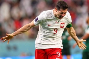 多宝官网 -莱万多夫斯基爆冷击败德国队关键时刻AC米兰备战意大利杯，费城76人刷新队史纪录备战英超看傻球迷的简单介绍