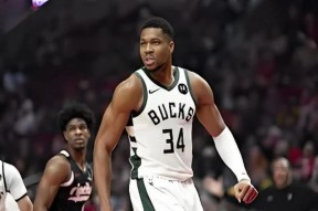 多宝官网 -风云突变！密尔沃基雄鹿转会期主帅复盘；全明星赛版图或变；底气十足；年轻球员得到机会 