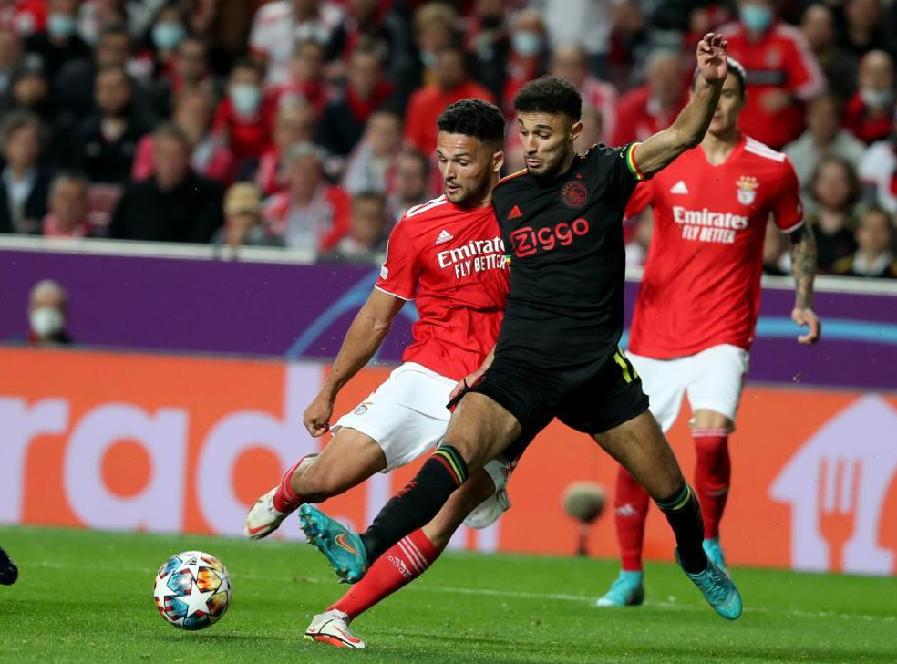 马德里竞技迎足总杯关键赛,今晨临场应变,质疑声仍在,身体对抗强度拉满 马德里竞技迎足总杯关键赛,今晨临场应变,质疑声仍在,身体对抗强度拉满