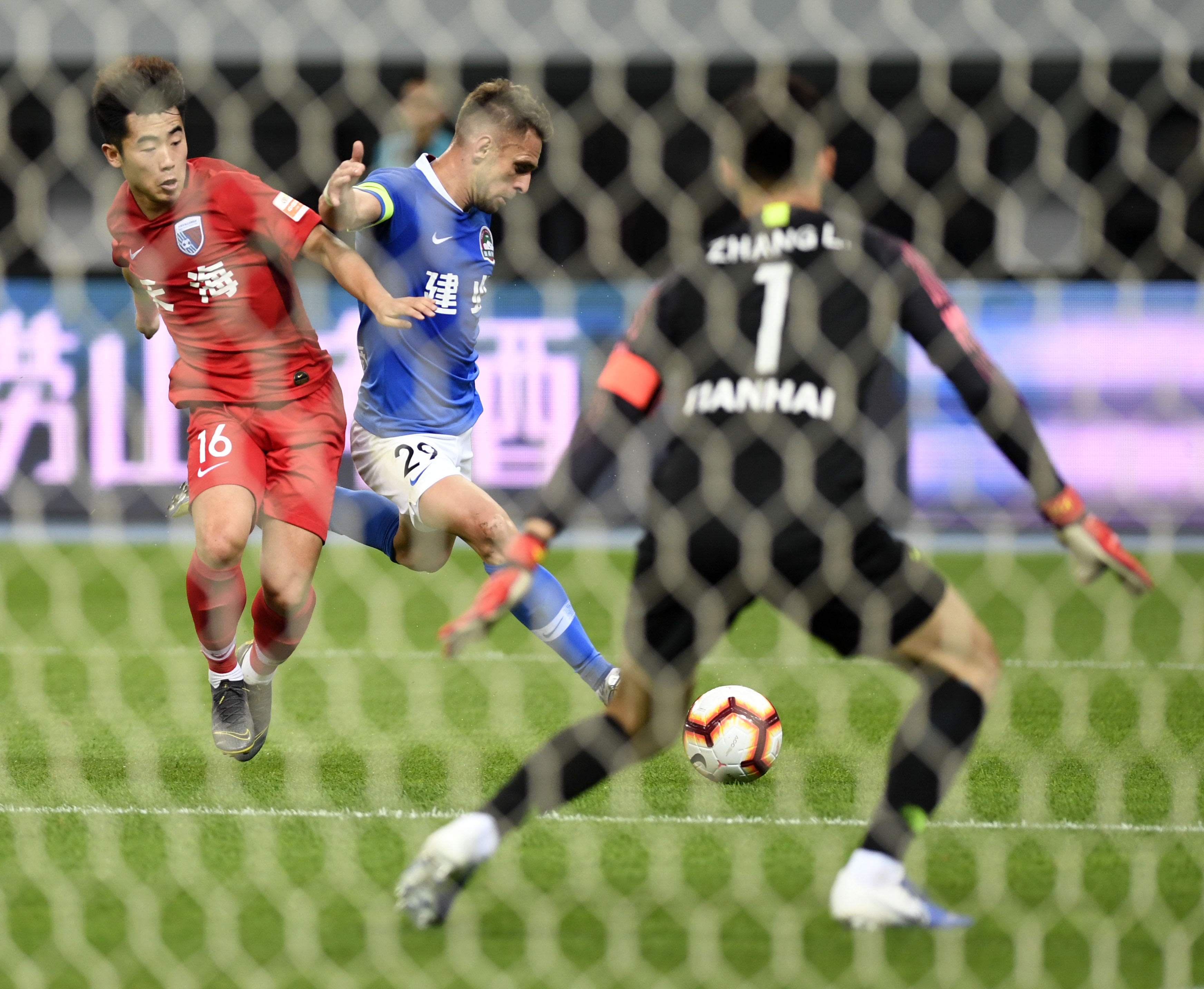 夏洛特黄蜂迎中超关键赛,今晨刷新队史纪录,管理层满意,控场能力受关注(夏洛的网考点及答案) 夏洛特黄蜂迎中超关键赛,今晨刷新队史纪录,管理层满意,控场能力受关注(夏洛的网考点及答案)