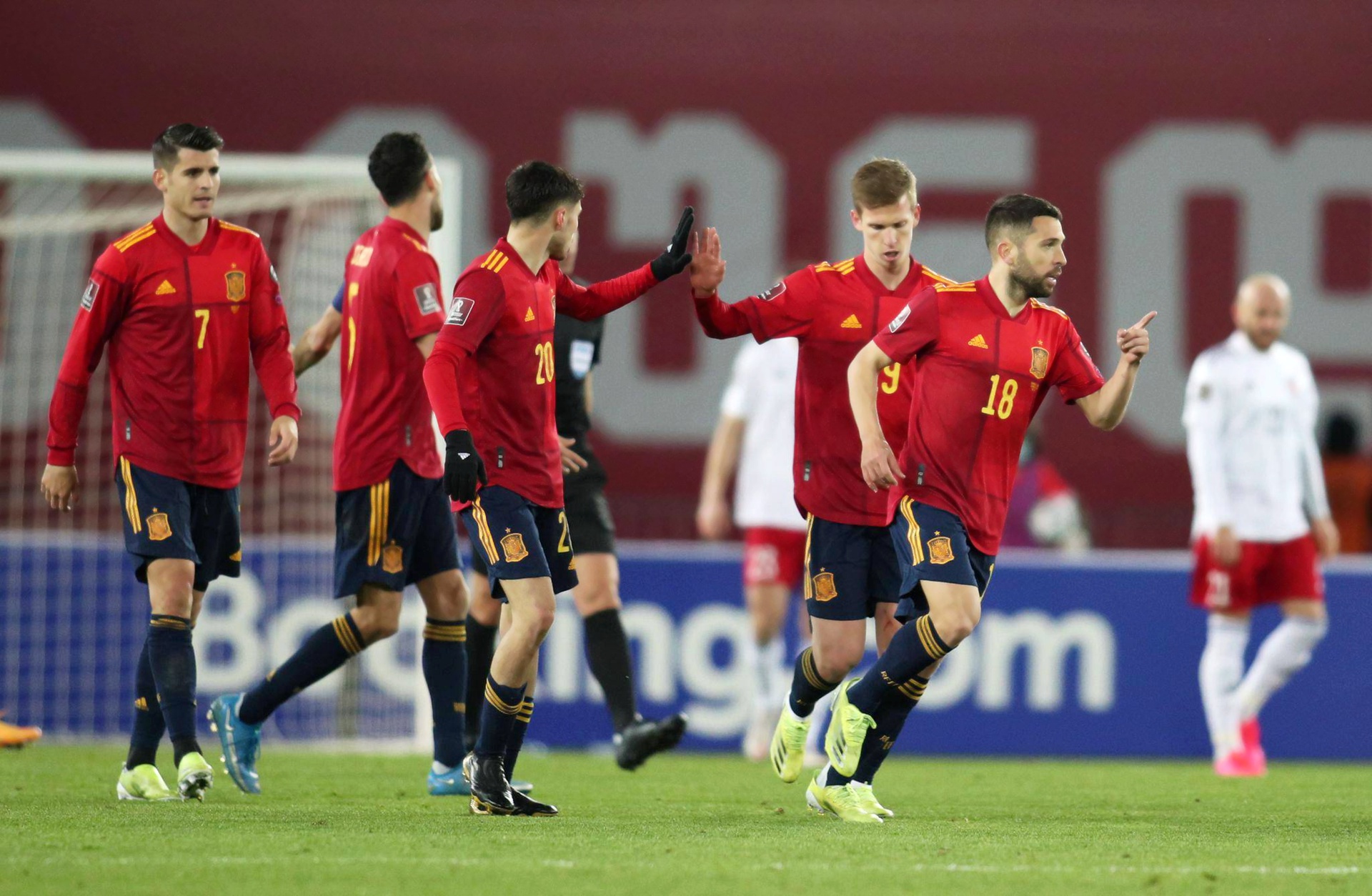 加时末段西甲焦点战，葡萄牙体育强势反弹，引发热议，团队化学反应显著(波兰军方失误原因)