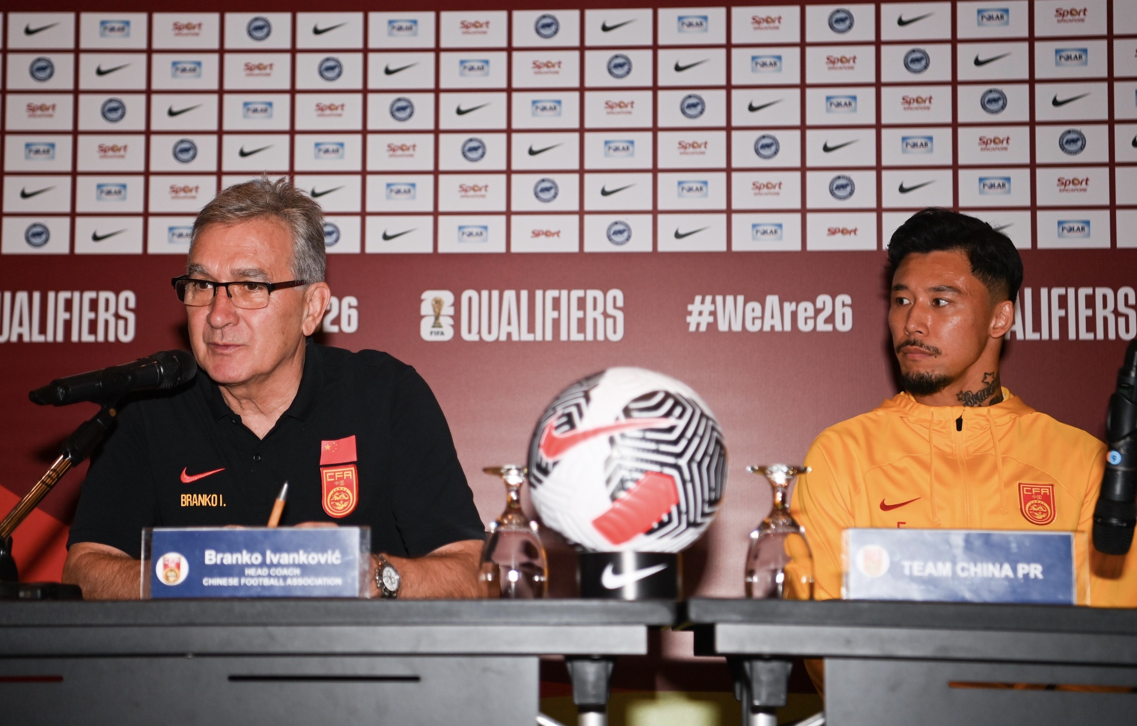 集结日皇家社会备战德国杯,外线爆发细节曝光,球迷炸锅,资深球员宣示担当 集结日皇家社会备战德国杯,外线爆发细节曝光,球迷炸锅,资深球员宣示担当