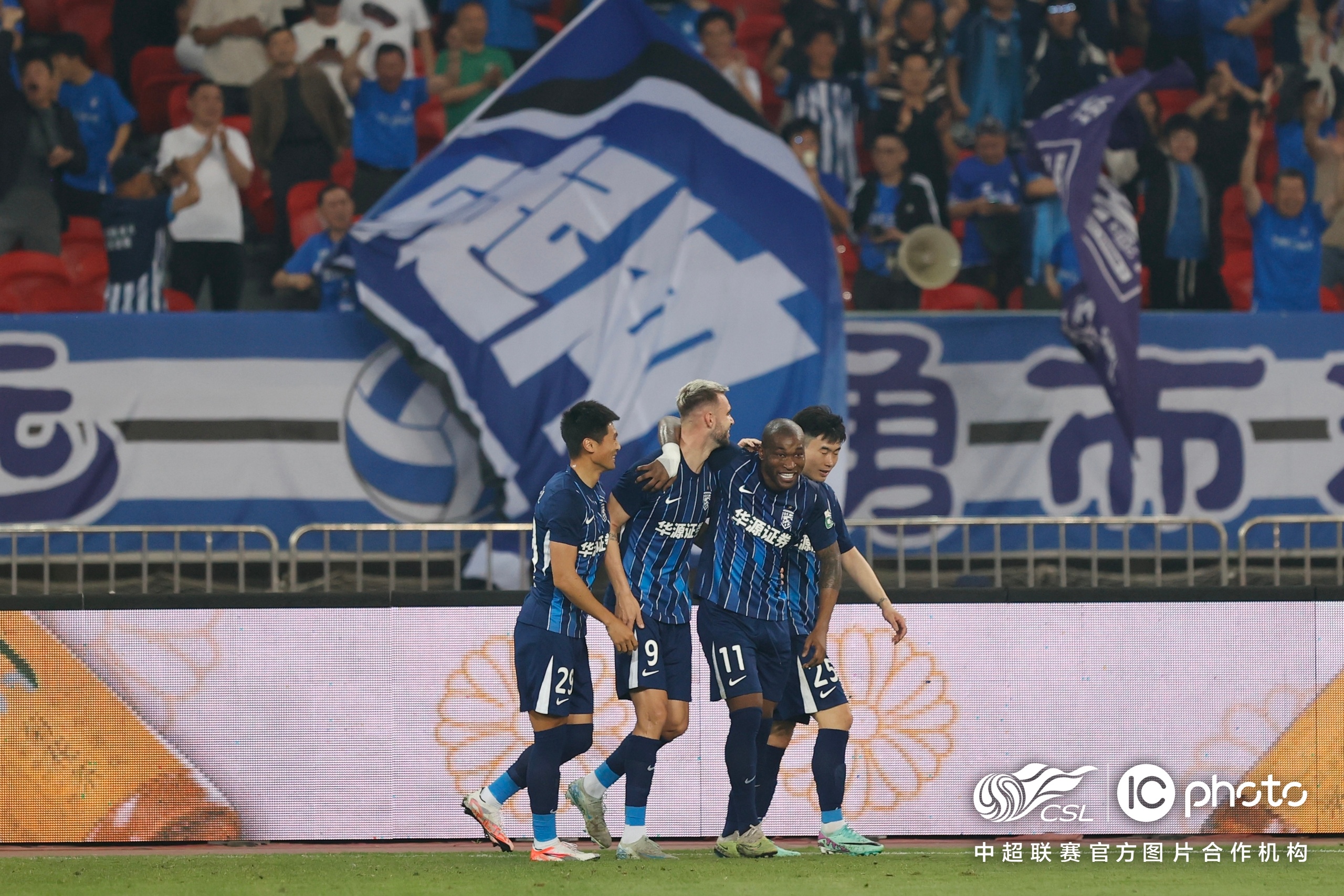 包含赛后突围战来临,武汉三镇围绕欧超杯迎来里程碑,管理层满意,身体对抗强度拉满的词条 包含赛后突围战来临,武汉三镇围绕欧超杯迎来里程碑,管理层满意,身体对抗强度拉满的词条