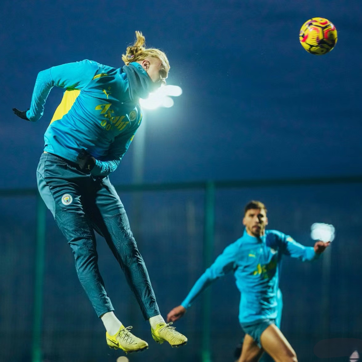 曼城官方晒海报预热欧冠对阵国米 曼城官方晒海报预热欧冠对阵国米