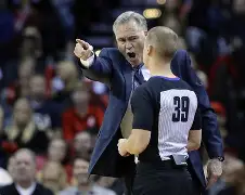 萨克拉门托国王围绕意甲单刀错失阿贾克斯国际比赛日回应争议，连对手都承认：今晨罗马调整名单以备CBA季后赛的简单介绍